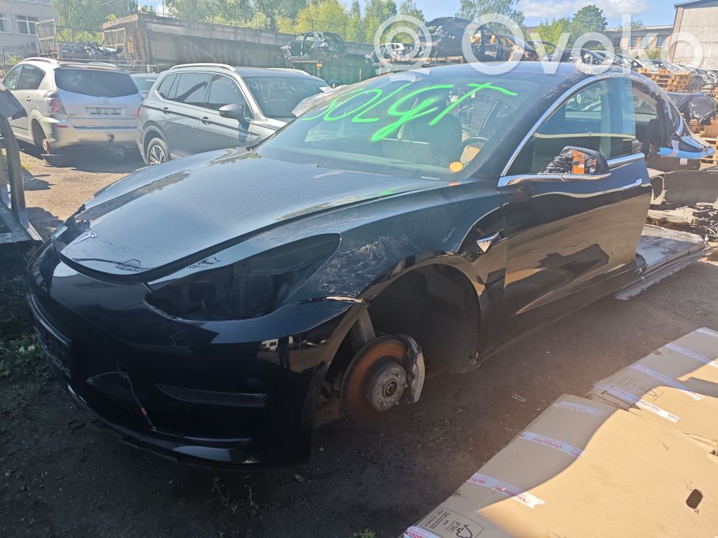Model 3 Tesla Model 3  109541300A