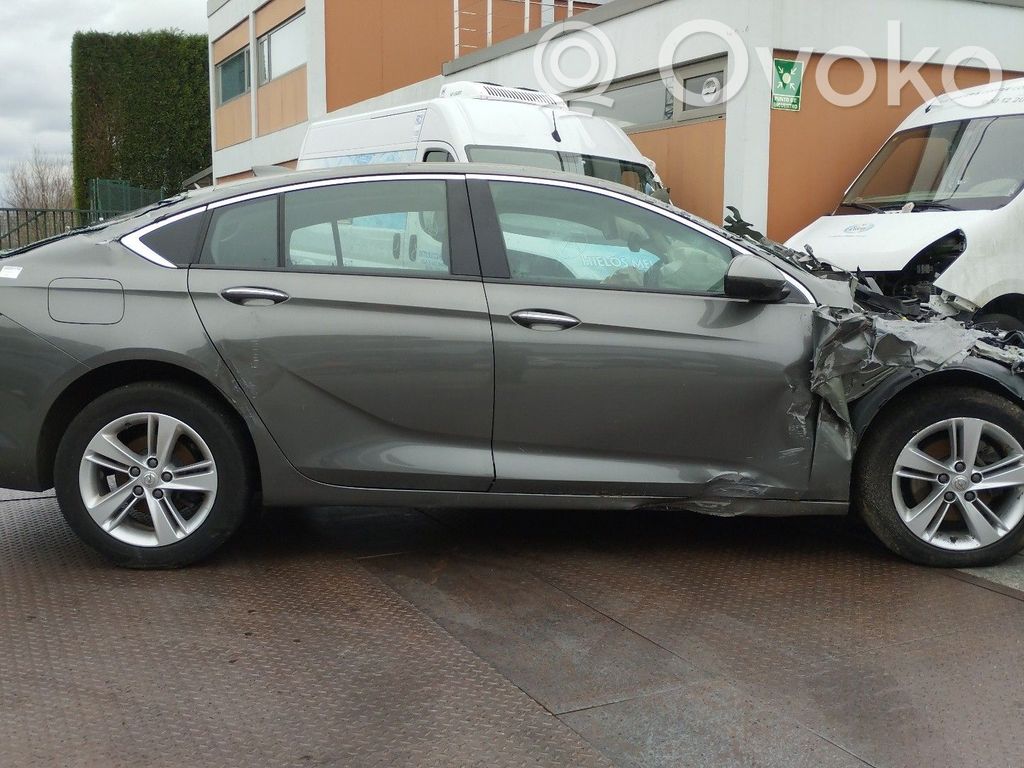 Insignia A Insignia  13587304