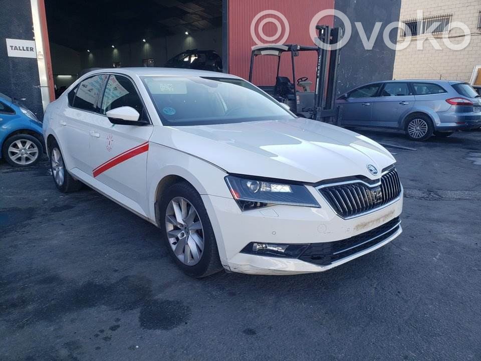 Superb B8 (3V) Superb  3V0920751A