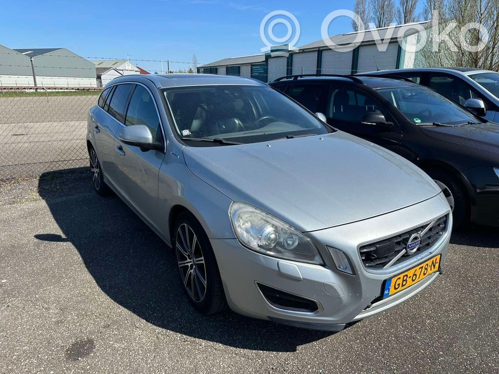 V60 V60, V60 Cross Country  31473906