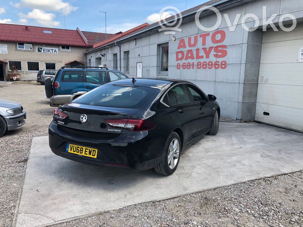 Insignia B Insignia  13587304