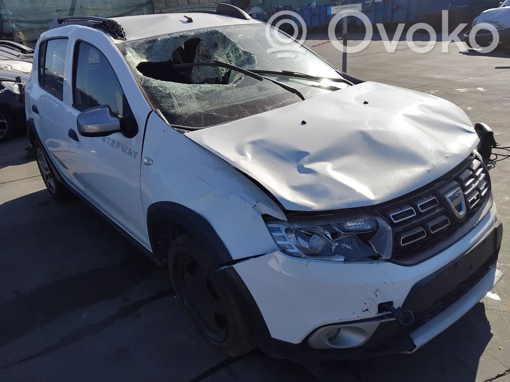 Sandero II Sandero, Sandero Stepway