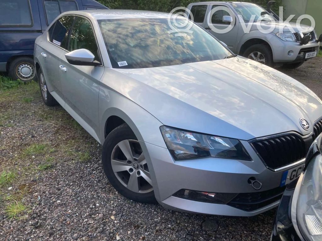 Superb B8 (3V) Superb  5Q0253059FJ