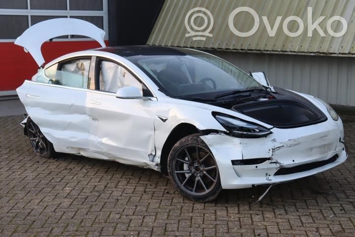 Model 3 Tesla Model 3  112170000C