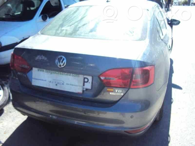 Jetta VI Jetta  13DIENTES
