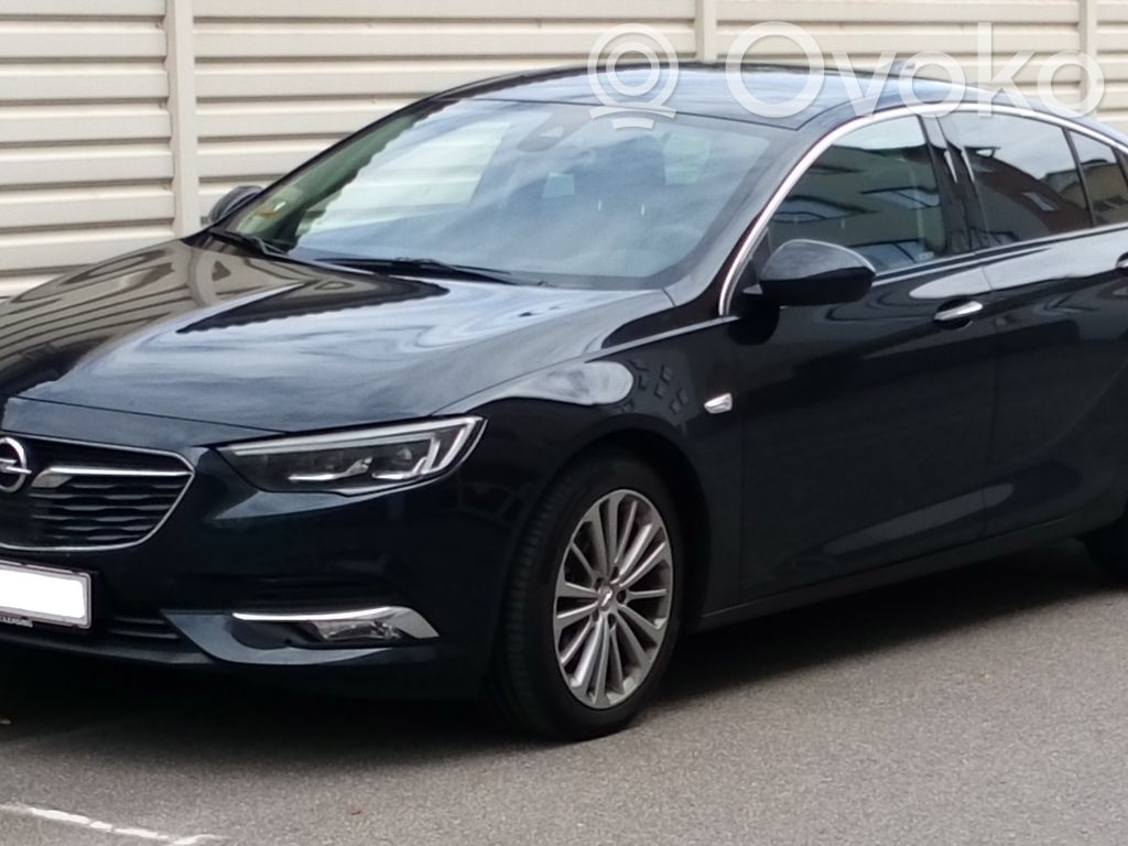 Insignia B Insignia  12660184