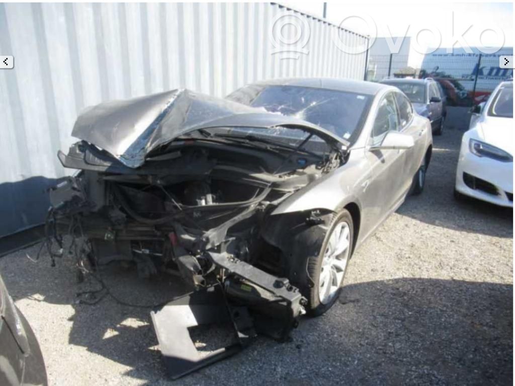 Model S Tesla Model S  104148600A