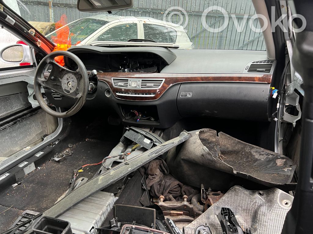 S W221 S-class, AMG (W126, W140, W220, W221, W222)  A2218213151