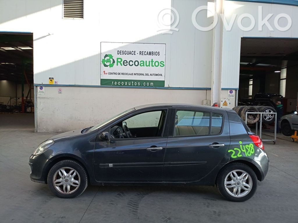 Clio III Clio  8200170204