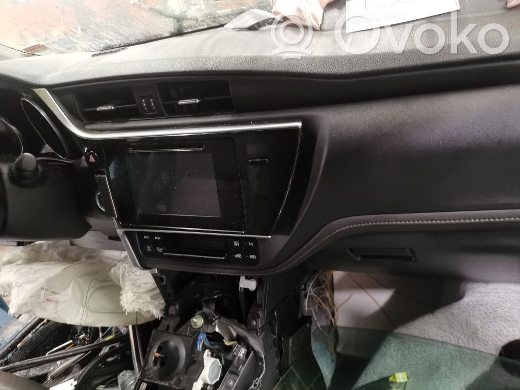 Auris E180 Auris  8G11