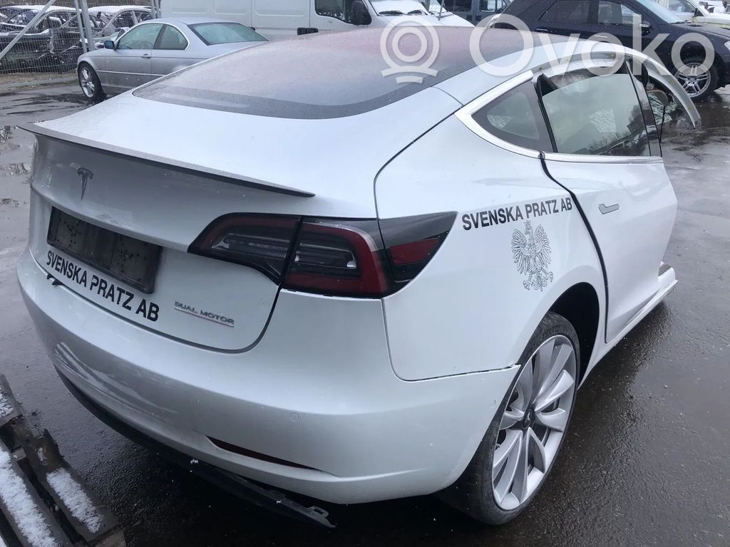 Model 3 Tesla Model 3  104445100F