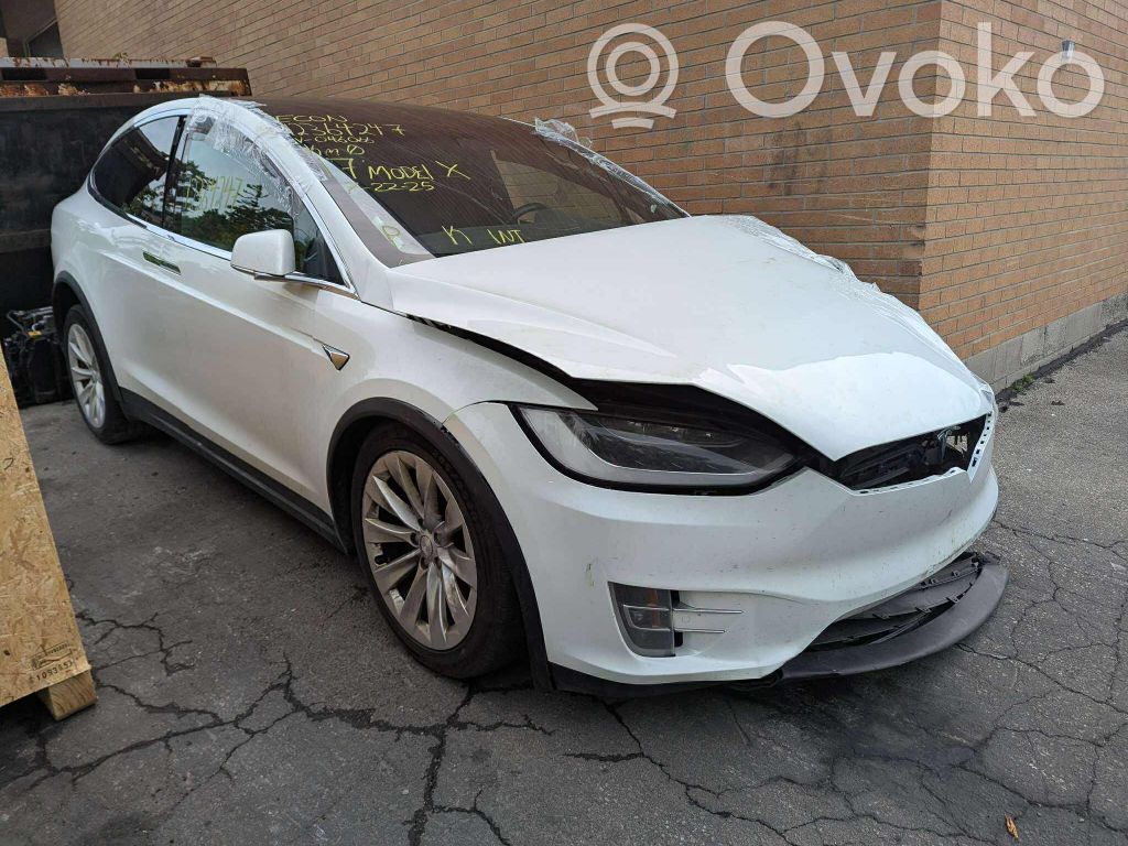 Model X Tesla Model X  106769000C