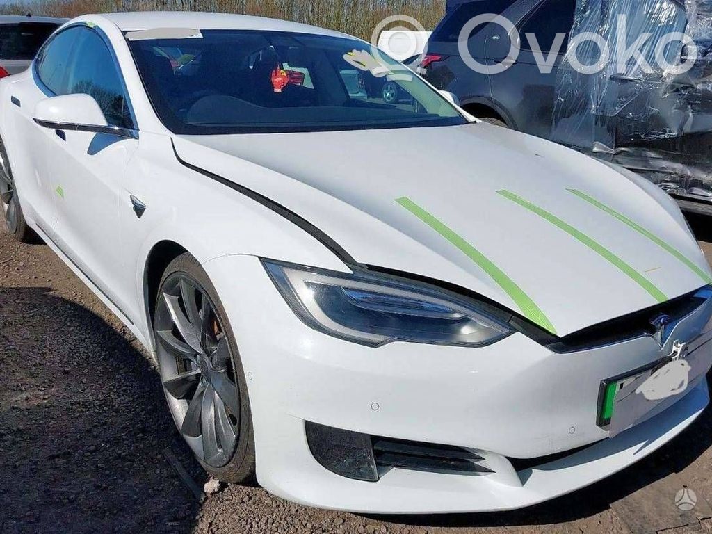 Model S Tesla Model S  104157500A
