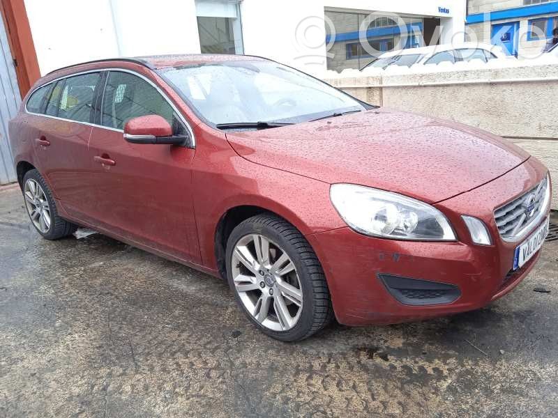 V60 V60, V60 Cross Country  31327066